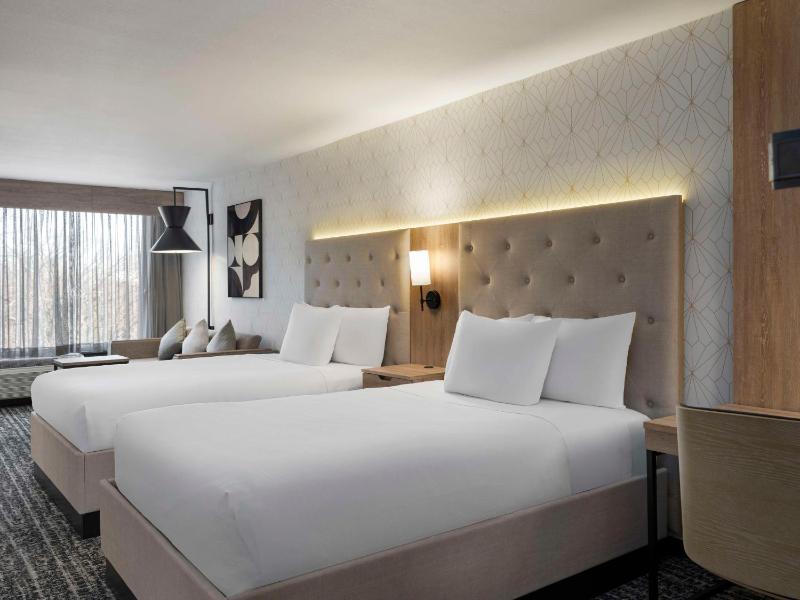 Double Room with Two Double Beds and Sofa Bed image 2