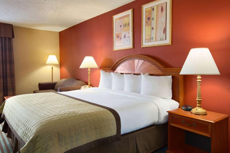 Deluxe King Room - Non-Smoking image 1