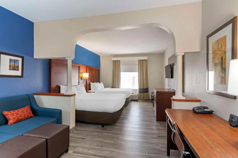 Suite with Two Queen Beds - Accessible/Non-Smoking image 2