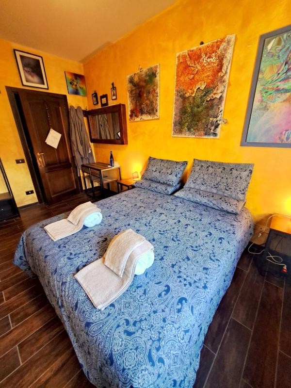 Large Double Room image 1