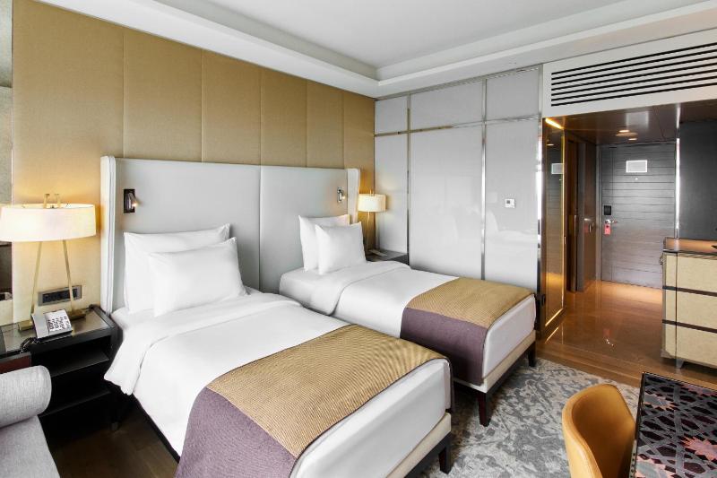 Deluxe Double or Twin Room  with Bosphorus View image 4