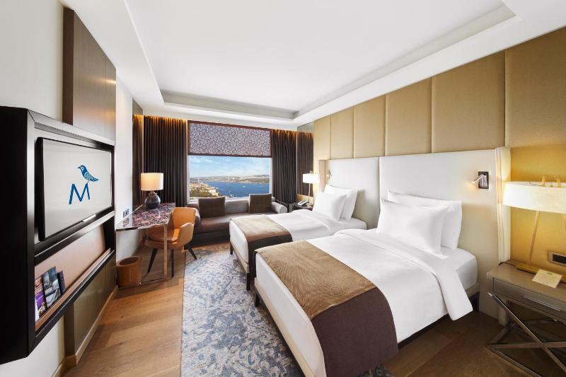 Deluxe Double or Twin Room  with Bosphorus View image 3