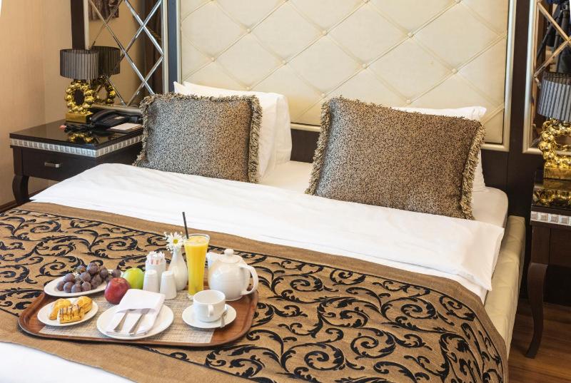 King Suite with Sea View image 4