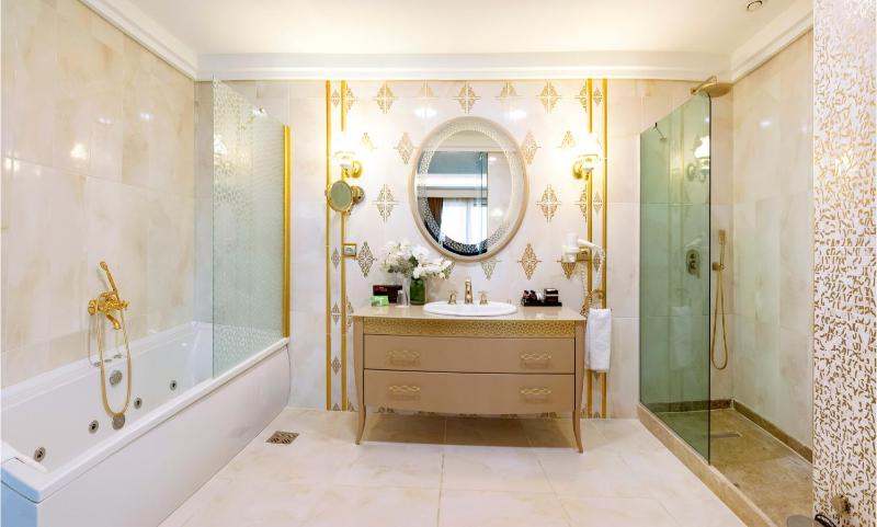 King Suite with Sea View image 3