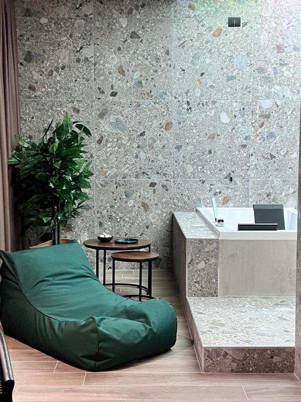 Suite with Spa Bath image 3