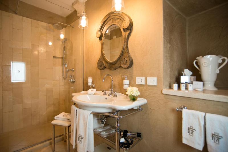 Superior Double Room image 3
