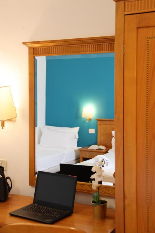 Standard Triple Room with Balcony image 3