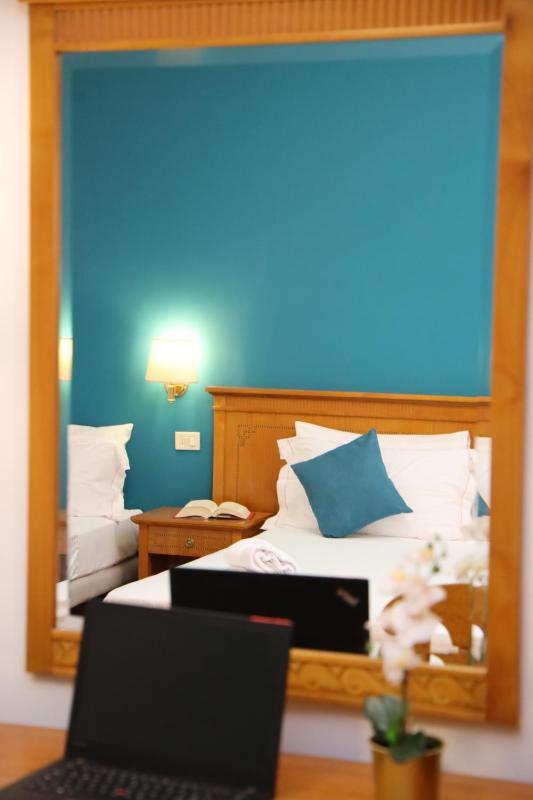 Standard Triple Room with Balcony image 4