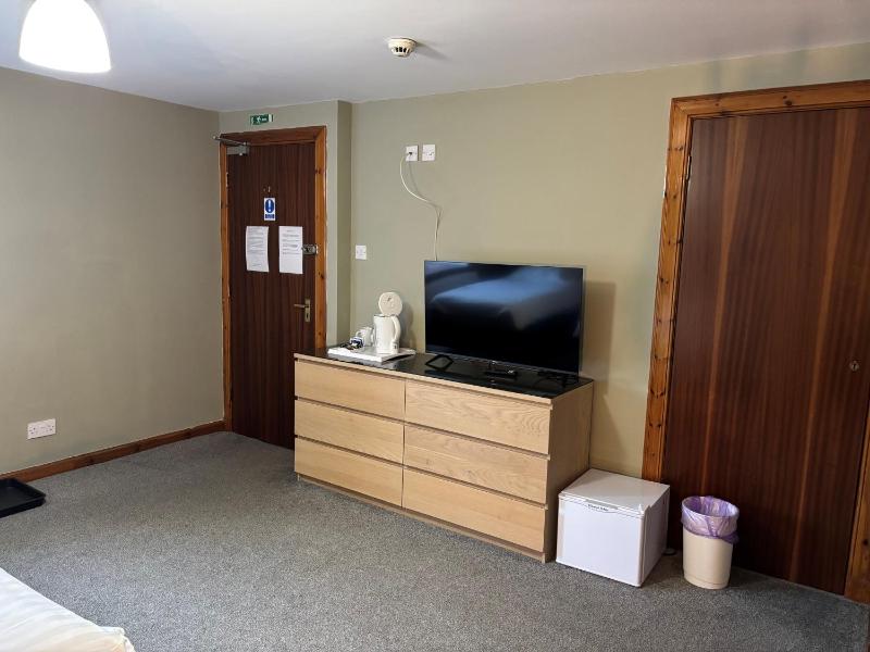 Deluxe Double or Twin Room image 4