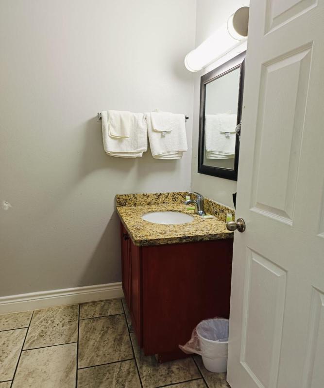 Village Inn Motel Rockport near Aransas Bay - image 10