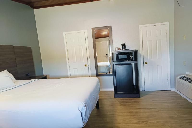 Village Inn Motel Rockport near Aransas Bay - image 21