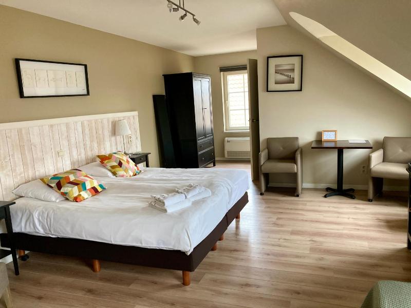 Large Double or Twin Room image 1