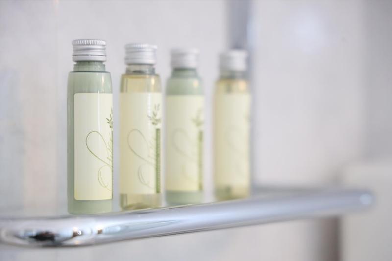 Camera Matrimoniale Superior con Vista Mare Parziale e Balcone image 4