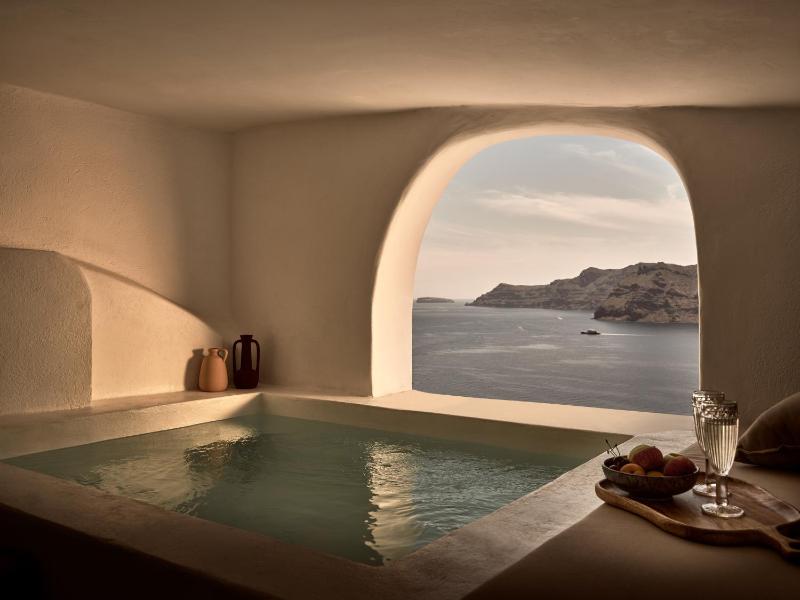 Superior Honeymoon Plunge Pool Suite with Sunset View image 1