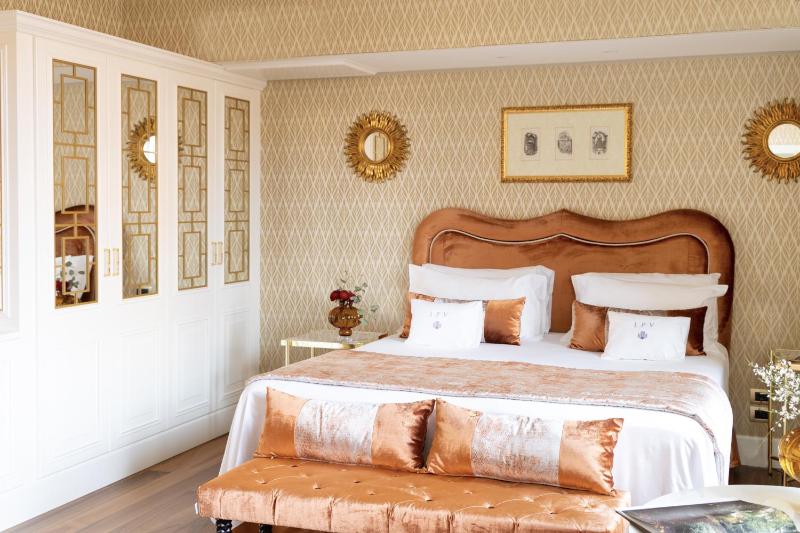 Classic Double or Twin Room with City View image 4