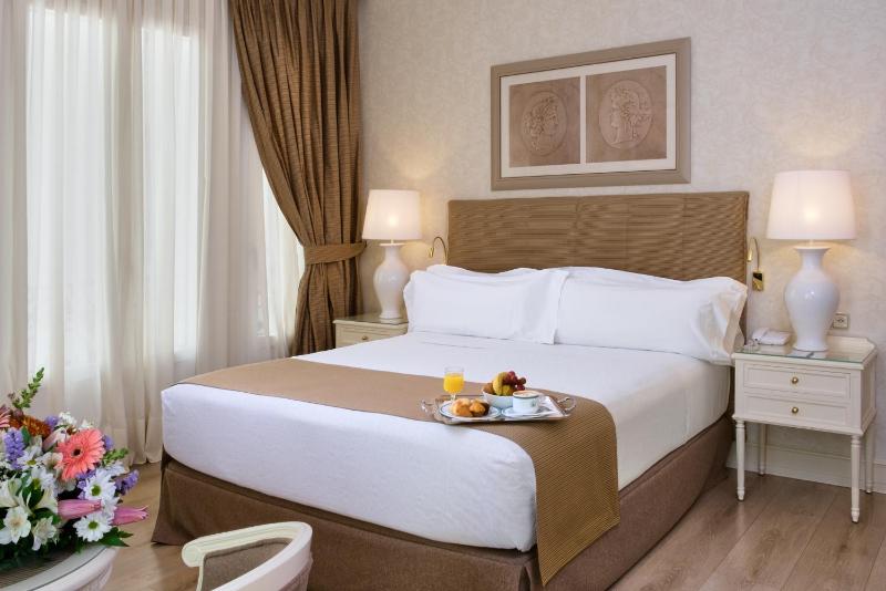 Double or Twin Room image 3