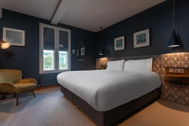 Double Room image 3