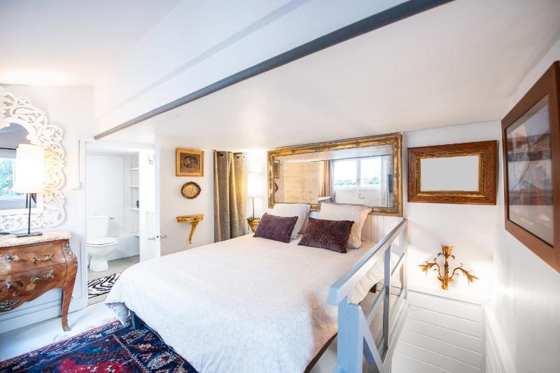 Le Saxe Suite  image 1