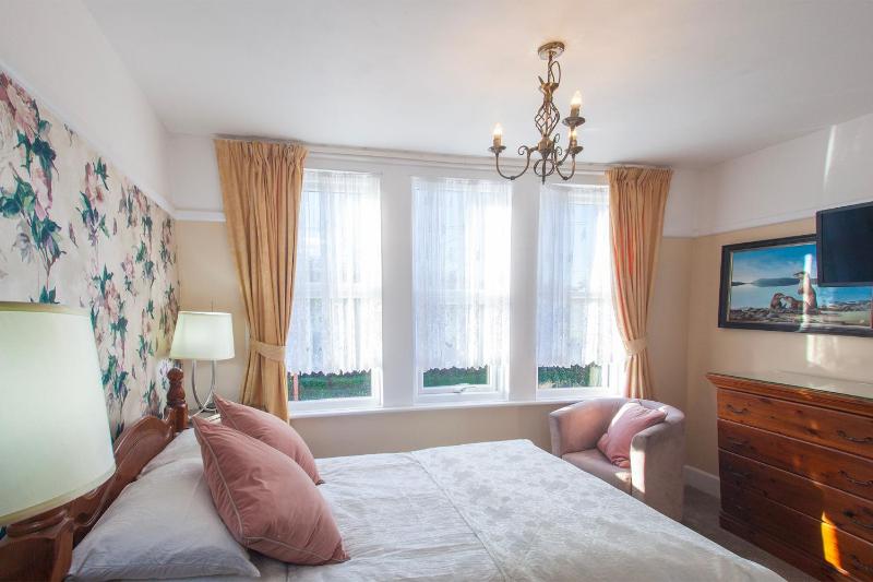Large Double Room image 3