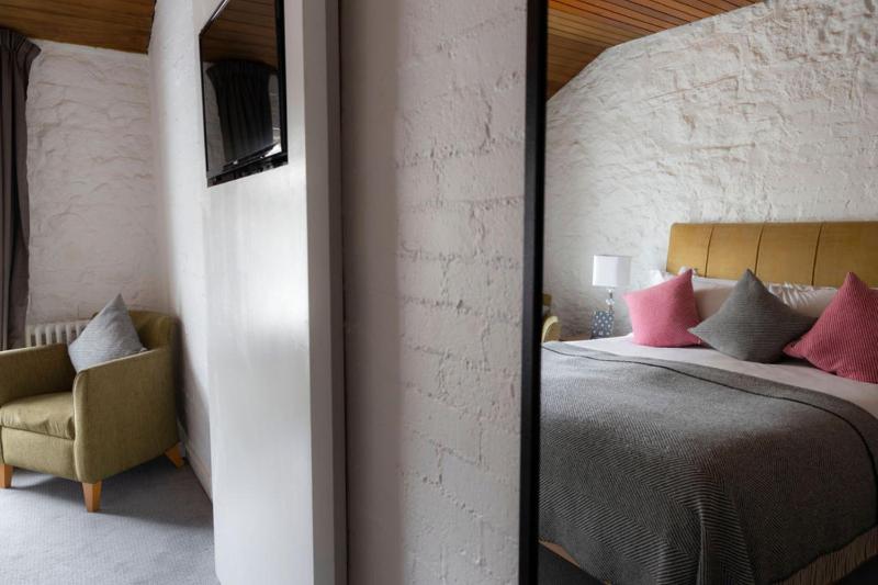 Intimate Double image 4