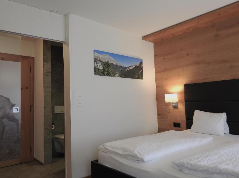 Superior Double Room image 3