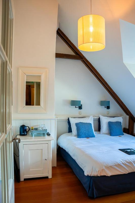 Standard Double Room image 3