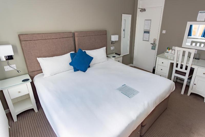 Small Double Room image 3