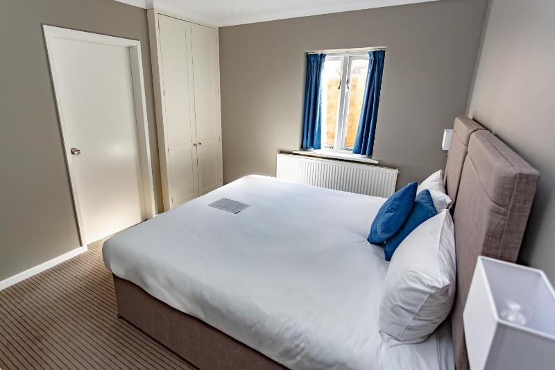 Small Double Room image 4