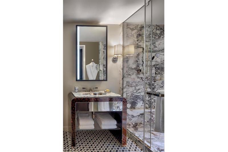 Twin Room image 4