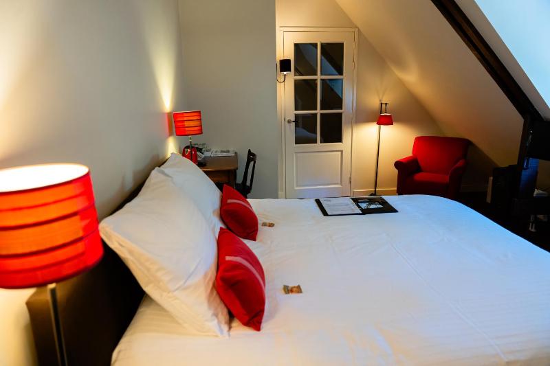 King Suite with Bath image 2