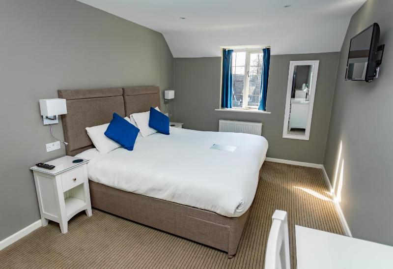 Large Double or Twin Room image 4