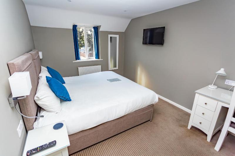 Large Double or Twin Room image 1