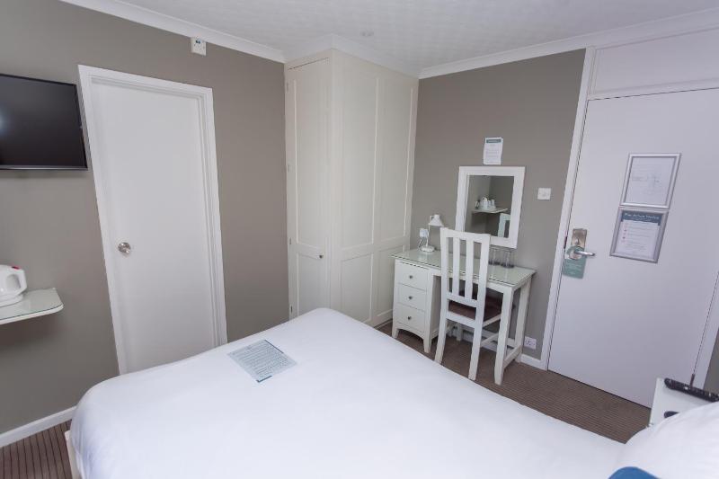 Standard Double Room image 3