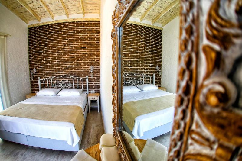 Deluxe Attic Room with Terrace image 3