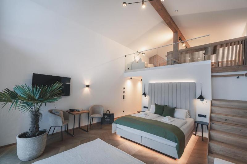 Executive Suite image 3