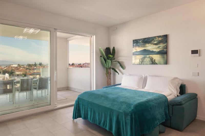 Perla Garda Lake Apartment With Pool - image 3