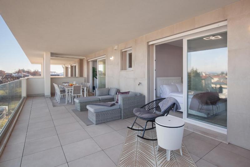 Perla Garda Lake Apartment With Pool - image 16