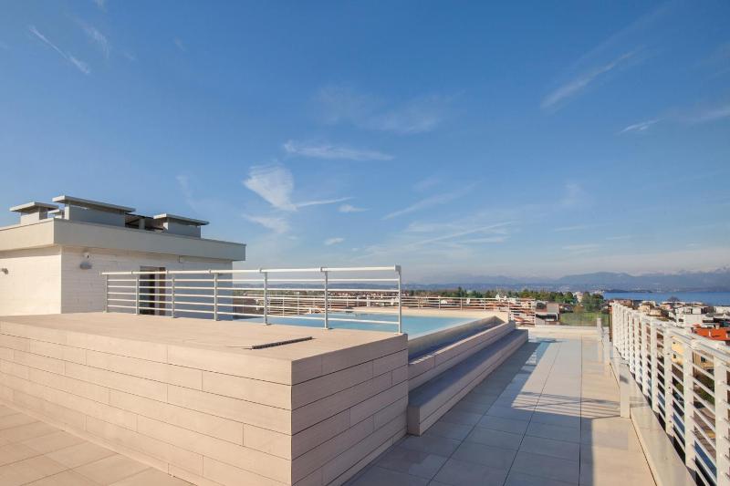 Perla Garda Lake Apartment With Pool - image 2