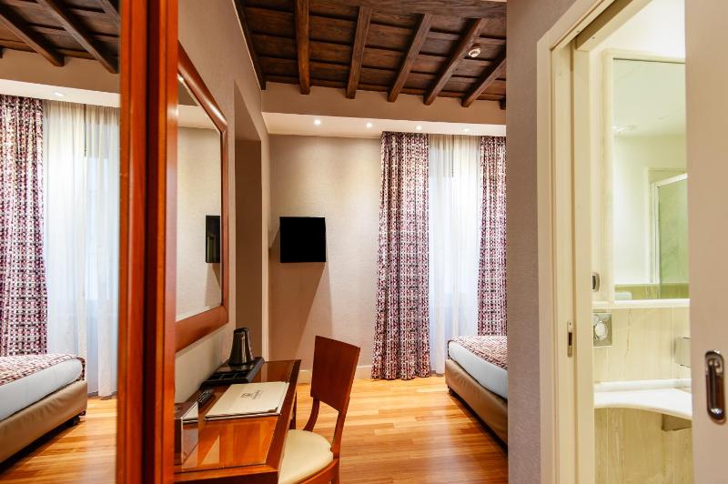 Double or Twin Room image 4