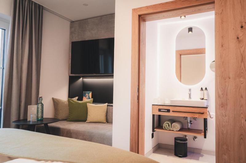 Double Room image 4