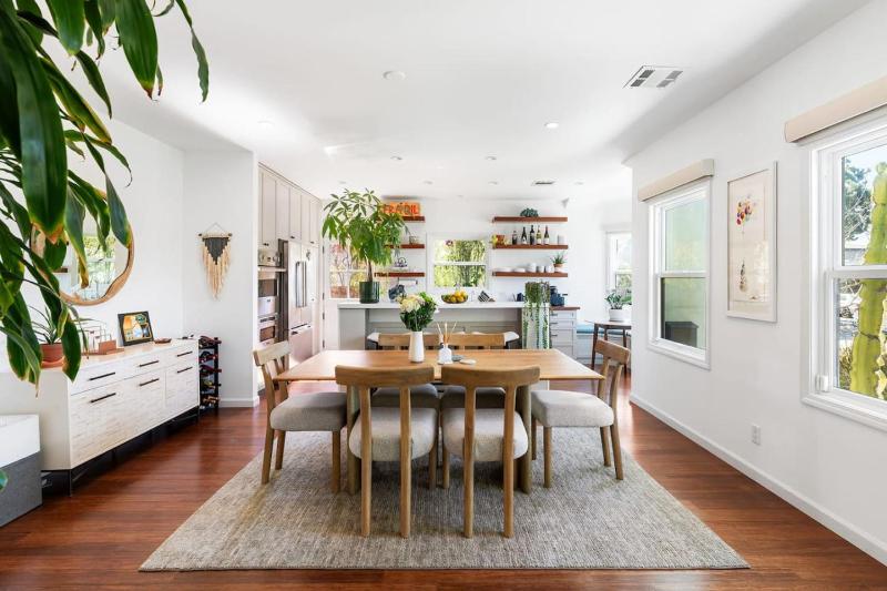 Sun-Drenched Spanish Manor Home in Mar Vista - image 3