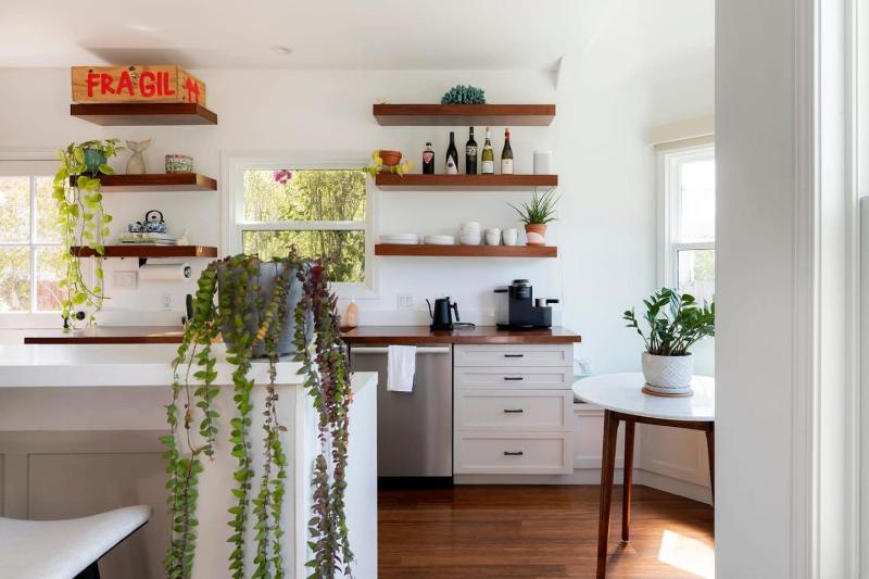 Sun-Drenched Spanish Manor Home in Mar Vista - image 15