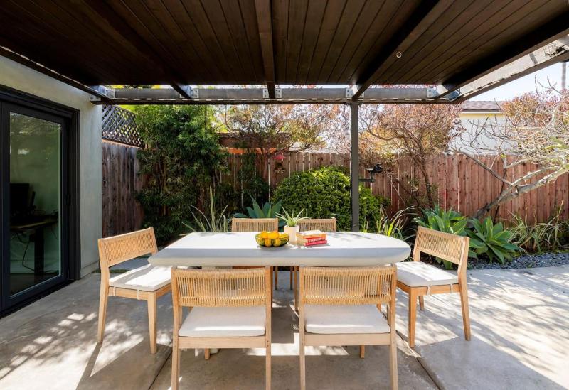 Sun-Drenched Spanish Manor Home in Mar Vista - image 11