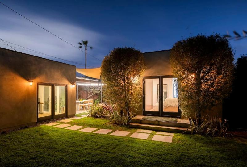 Sun-Drenched Spanish Manor Home in Mar Vista - image 10