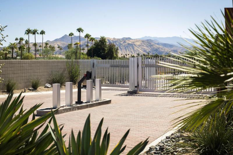 Sunset Sands Modern Home And Pool Exclusively Month Plus - image 45