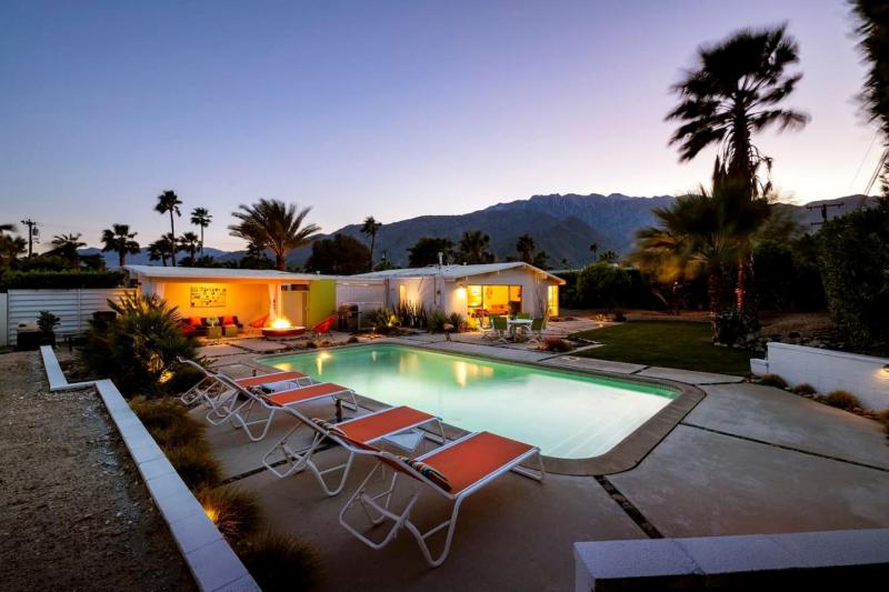House of the Sun MCM Home With Pool And Hot Tub - image 36