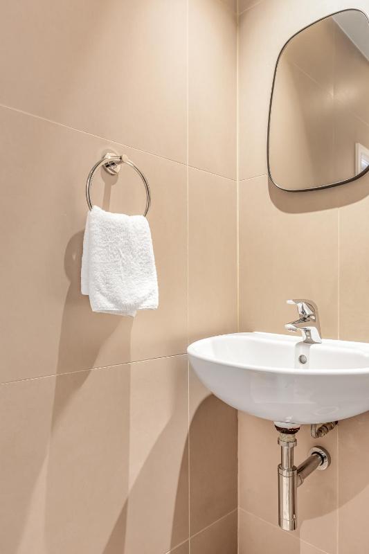 Deluxe Double Room with Extra Bed image 3