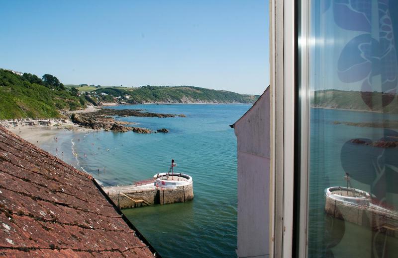 West Looe Room Standard triple, roadside parking image 3