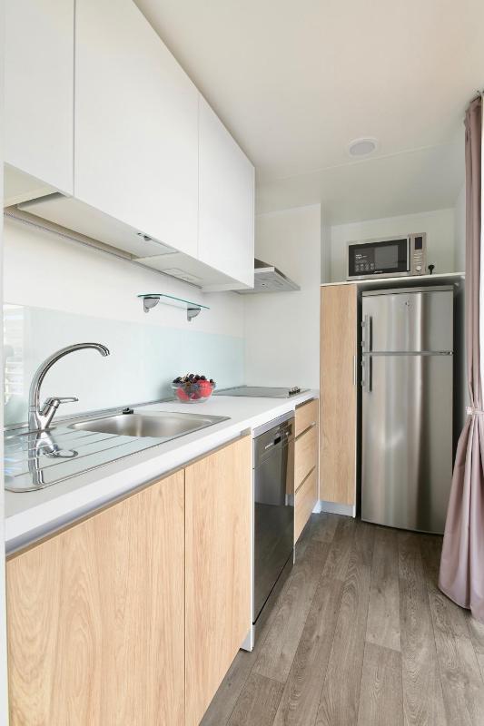 Executive Mobile Home - Beach Side image 4