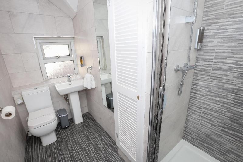 Double Room image 4